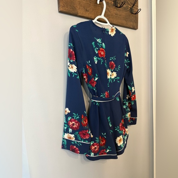 Floral Long Sleeve Romper size Small - Picture 4 of 8
